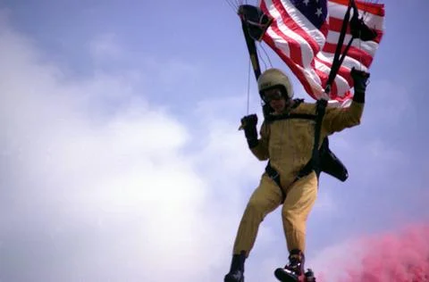 RECORD DATE NOT STATED A member of the Army Golden Knights Parachute Team ... Foto stock