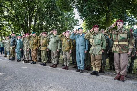 RECORD DATE NOT STATED Members of Parachute Group Holland, and multiple ve... Stockfoto's