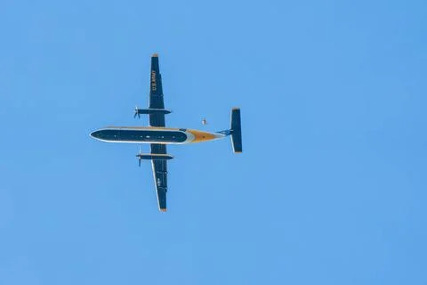 RECORD DATE NOT STATED Members of the U.S. Army Parachute Team jump from t... Stock Photos