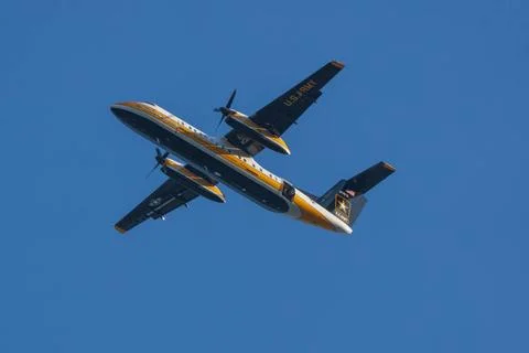 RECORD DATE NOT STATED Members of the U.S. Army Parachute Team peer out of... Stock Photos