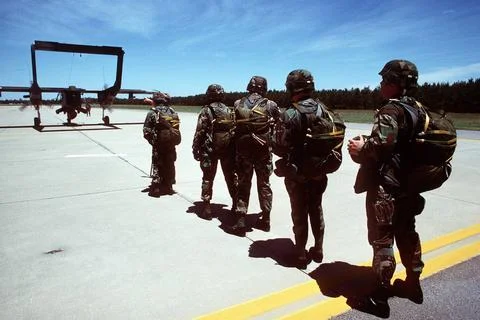 RECORD DATE NOT STATED Members of an Air Force tactical air control party ... Foto stock