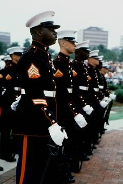 RECORD DATE NOT STATED Members of a Marine Corps honor guard stand at para... Stockfoto's