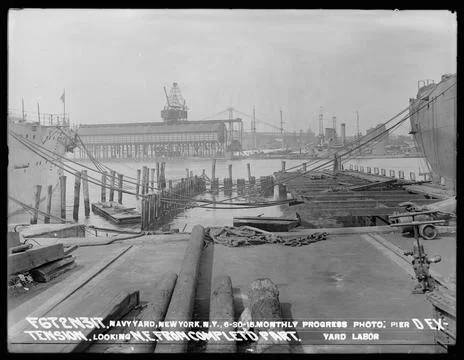 RECORD DATE NOT STATED  Monthly Progress Photo, Pier D Extension, Looking ... Foto stock