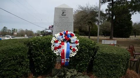 RECORD DATE NOT STATED A monument commemorates the first mass parachute ju... Stock Photos