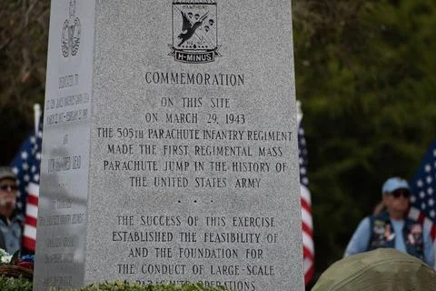 RECORD DATE NOT STATED A monument commemorates the first mass parachute ju... Stock Photos