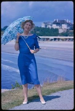RECORD DATE NOT STATED Mrs. Whitehouse with Parasol and Van Allen, Toni Fr... Foto stock