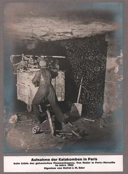 RECORD DATE NOT STATED  Nadar Recording of the catacombs in Paris. Silver ... Foto stock