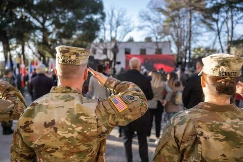 RECORD DATE NOT STATED New Jersey National Guard soldiers render a salute ... Stock Photos