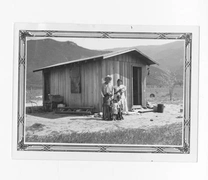 RECORD DATE NOT STATED Original caption: Herman Mendoza new frame house un... Stock Photos