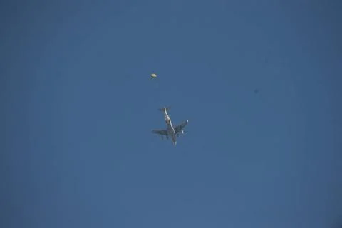 RECORD DATE NOT STATED  Orion teams perform an Orion Capsule Parachute Ass... Foto stock