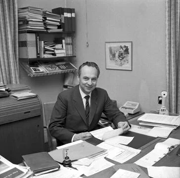 RECORD DATE NOT STATED Over -engineer g bang, electrical engineering offic... Stock Photos