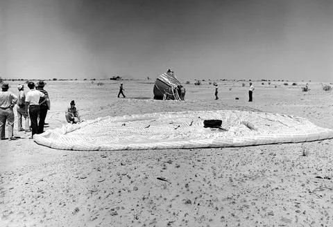 RECORD DATE NOT STATED The parachute used for the NASA space Shuttle Progr... 스톡 사진
