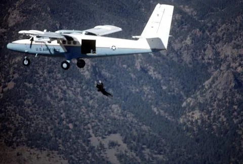 RECORD DATE NOT STATED A parachute team member jumps off an Otter aircraft... Stock Photos