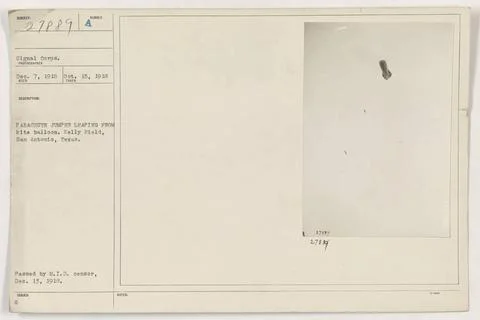 RECORD DATE NOT STATED  A parachute jumper leaping from a kite balloon at ... Stock Photos