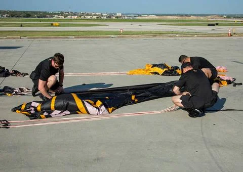 RECORD DATE NOT STATED Parachutists from the U.S. Army Parachute team, the... Foto stock