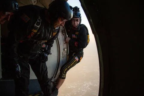 RECORD DATE NOT STATED Parachutists from the U.S. Army Parachute team, the... Stock Photos