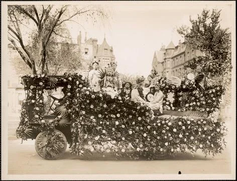 RECORD DATE NOT STATED Parade car covered in flowers , Floats Parades, Flo... Photos