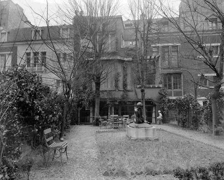 RECORD DATE NOT STATED Paris Apartment of Robert Blum. Photographs of Mars... Stock Photos
