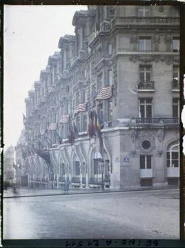 RECORD DATE NOT STATED Paris (8th arr.), France The angle of avenue des Ch... 스톡 사진