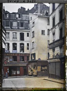 RECORD DATE NOT STATED Paris (2nd arr.), France The angle of the Sainte-Fo... Photos