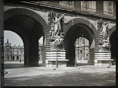 RECORD DATE NOT STATED Paris (1st arr.), France Le Louvre, Portes de la Pl... Foto stock