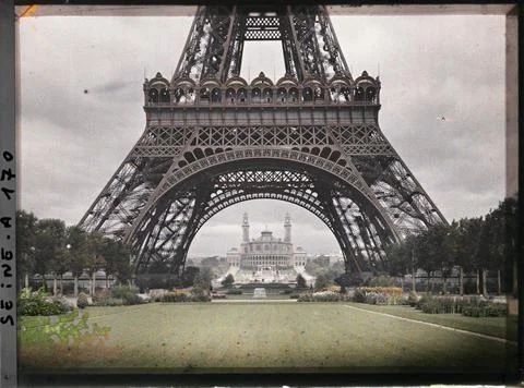 RECORD DATE NOT STATED Paris (7th - 16th arr.), France La Tour Eiffel and ... Stock Photos