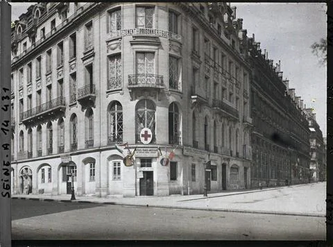 RECORD DATE NOT STATED Paris (VIIIE arr.), France Food deposit of the Fran... Fotos de archivo