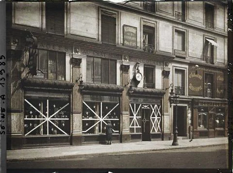 RECORD DATE NOT STATED Paris (1st arr.), French windows of protected store... 스톡 사진