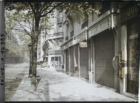 RECORD DATE NOT STATED Paris (16th arr.), France closed shops 117-119 aven... Foto stock