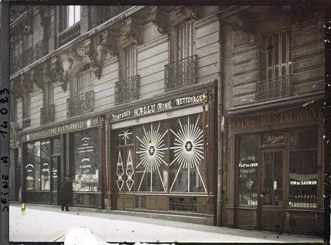 RECORD DATE NOT STATED Paris (XIV arr.), France windows of protected store... 库存照片