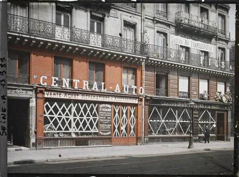 RECORD DATE NOT STATED Paris (2nd arr.), French window of stores protected... Stock Photos