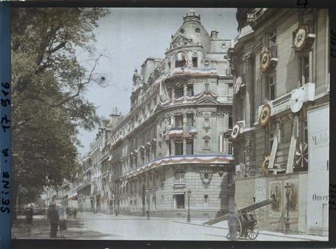 RECORD DATE NOT STATED Paris (8th arr.), France building decorated on the ... Fotos de archivo