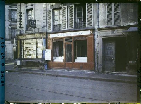 RECORD DATE NOT STATED Paris (16th arr.), France a municipal butcher s sho... Fotos de archivo