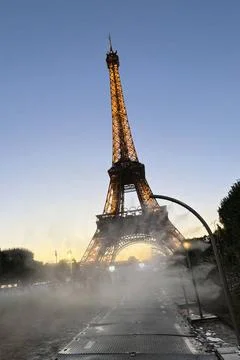 RECORD DATE NOT STATED PARIS, FR - AUGUST 5: View of the Eiffel Tower in P... Stockfoto's