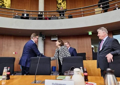  RECORD DATE NOT STATED Parlament befragt die Präsidenten der Nachrichtend.. 스톡 사진
