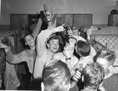 RECORD DATE NOT STATED Party atmosphere in the lodge. Conscripts at Norrla... Foto stock