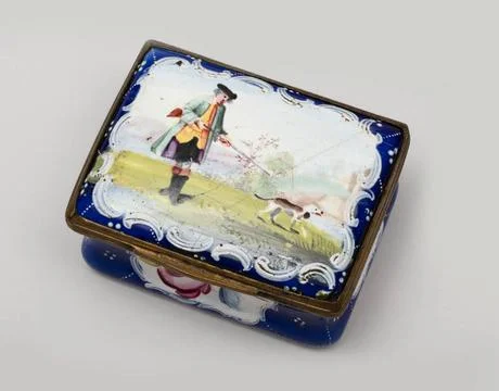 RECORD DATE NOT STATED Patch Box (England); enameled and gilt copper Copyr... Fotos de archivo