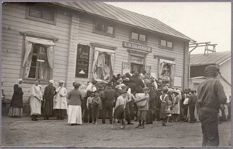 RECORD DATE NOT STATED People queue out on the street to buy food in Hapar... Stock Photos