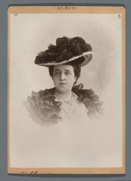RECORD DATE NOT STATED  Portrait of a woman (bust); Albin (Paris; Photo St... Stock-Fotos