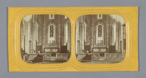 RECORD DATE NOT STATED  Praying woman at the altar of Notre -Dame in Paris... 库存照片