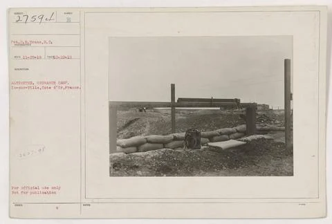 RECORD DATE NOT STATED  Private E.E. Evans pictured with an altimeter at t... Stock Photos