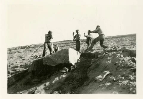 RECORD DATE NOT STATED Prying Boulder Loose. Central Plains Region (Kansas... Fotos Stock