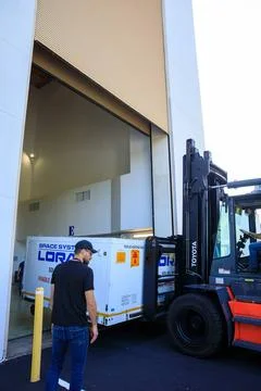 RECORD DATE NOT STATED  Psyche Solar Array Arrival and Offload. The transp... Foto stock