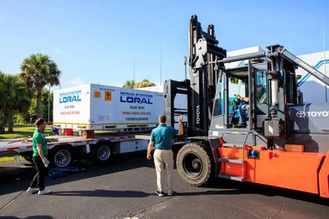 RECORD DATE NOT STATED  Psyche Solar Array Arrival and Offload. The transp... Stock-Fotos