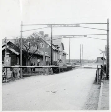RECORD DATE NOT STATED Railway crossing at Billeberga Bangard, eastern par... Foto stock