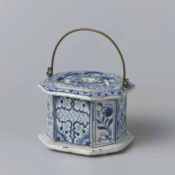 RECORD DATE NOT STATED  Rectangular plate of blue painted faience, 1760 Re... Foto stock