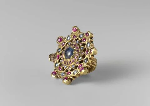 RECORD DATE NOT STATED  Ring, anonymous, c. 1750 - c. 1800 Large, golden t... 스톡 사진