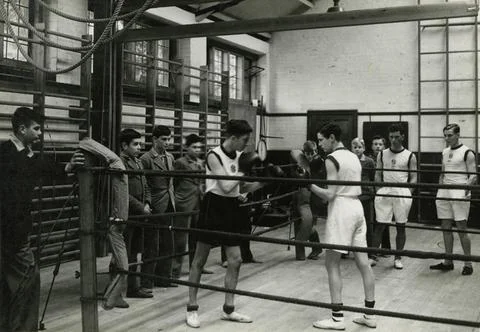 RECORD DATE NOT STATED  In the Ring Description: Mill Hill School, London ... Stock Photos