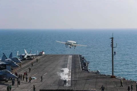 RECORD DATE NOT STATED SEA OF JAPAN (April 11, 2022) An E-2D Hawkeye, assi... Stock Photos