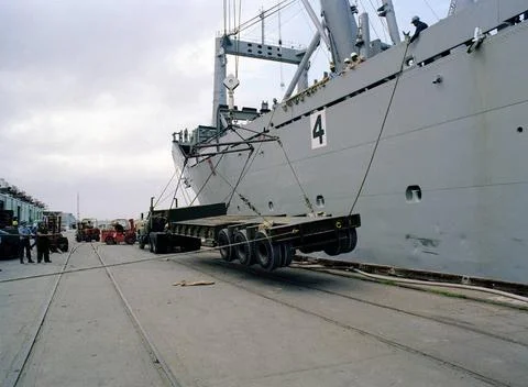 RECORD DATE NOT STATED Seabees offload heavy equipment from the amphibious... 스톡 사진